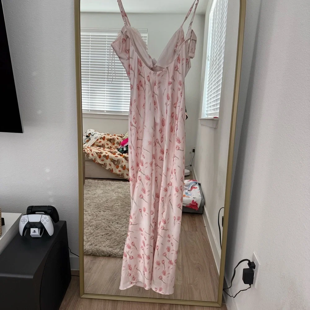Chic Floral Midi Dress in Pink - Picture 4 of 6